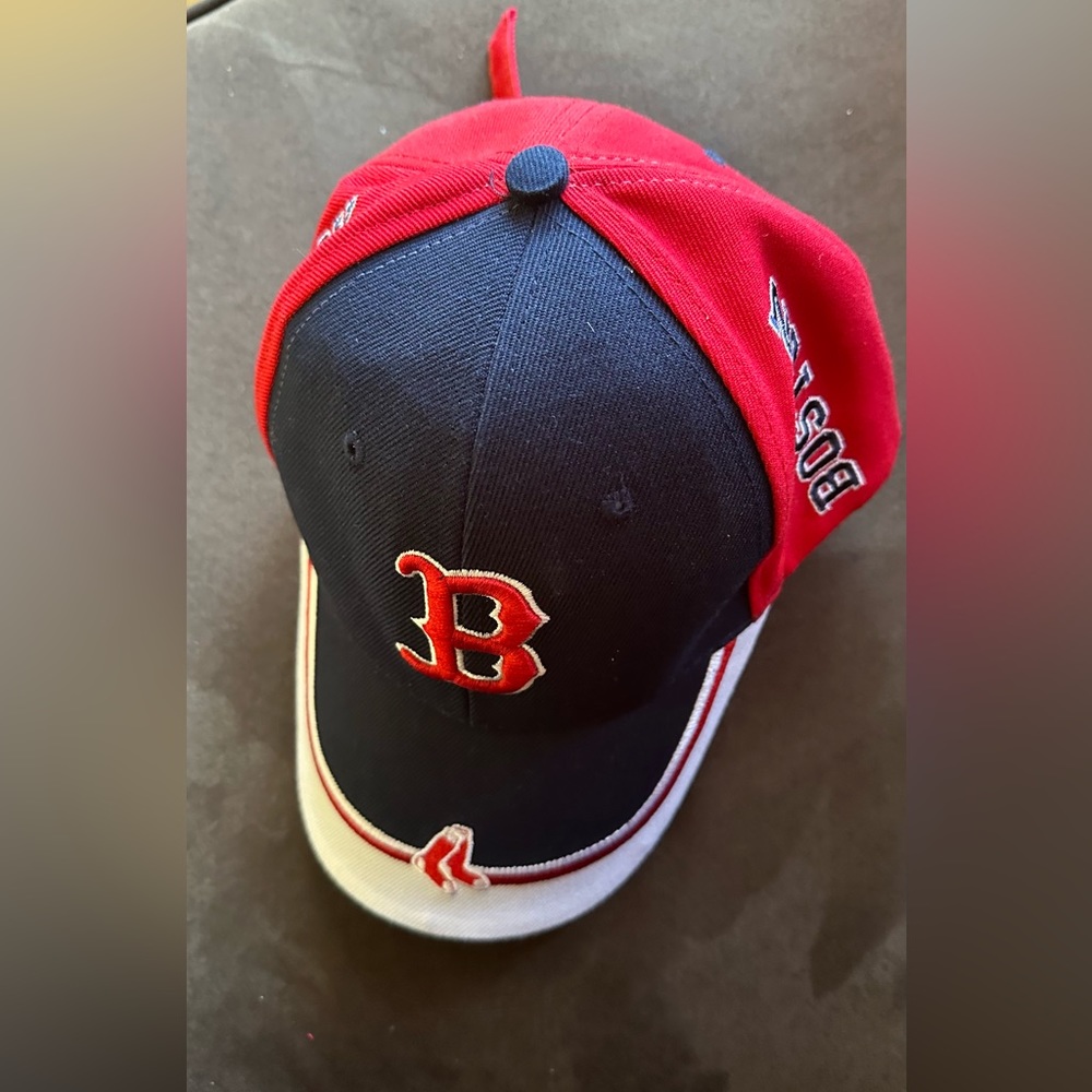 Boston Red Sox hat - one size NWOT Velcro strap in back
